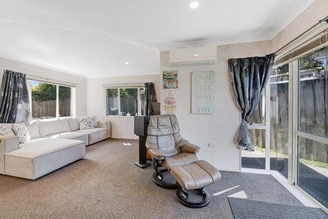Photo of property in 3/2 Doment Crescent, Orewa, 0931