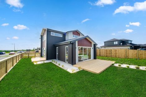 Photo of property in 1 Ritetai Street, Clarks Beach, 2122