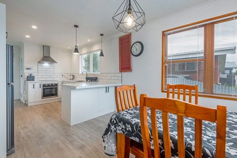 Photo of property in 10 Wairau Place, Kelvin Grove, Palmerston North, 4414