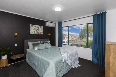 Photo of property in 2 Monarch Grove, Maoribank, Upper Hutt, 5018