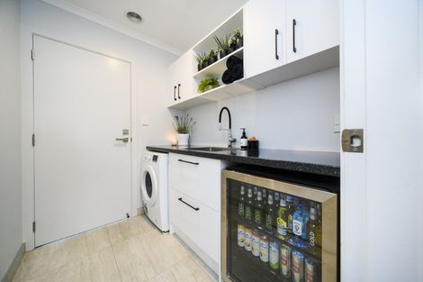 Photo of property in 18 Cyprus Place, Fitzherbert, Palmerston North, 4410