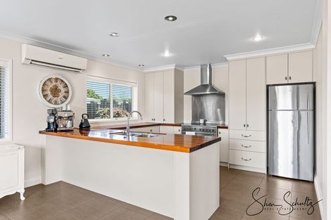 Photo of property in 18 Pahi Road, Paparoa, 0571