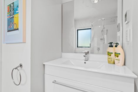 Photo of property in 21 Cumberland Street, Leigh, 0985