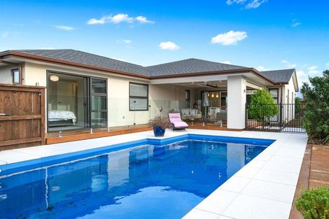 Photo of property in 16 Korako Drive, Kumeu, 0810