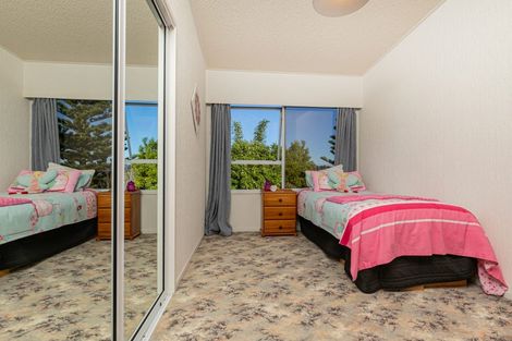Photo of property in 71 Pleasant Road, Glen Eden, Auckland, 0602