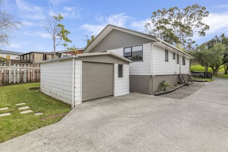 Photo of property in 30 Beechdale Crescent, Pakuranga Heights, Auckland, 2010