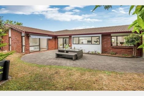 Photo of property in 53 Mirrabooka Avenue, Botany Downs, Auckland, 2010