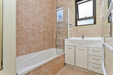 Photo of property in 15 Westwell Road, Belmont, Auckland, 0622