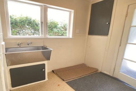 Photo of property in 50 Stottholm Road, Titirangi, Auckland, 0604