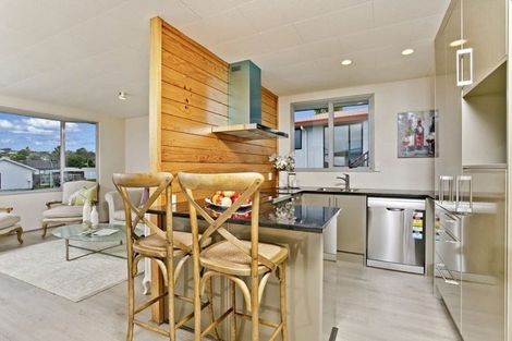 Photo of property in 9 Jumento Place, Unsworth Heights, Auckland, 0632