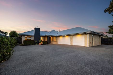 Photo of property in 5 Foresters Crescent, Parklands, Christchurch, 8083