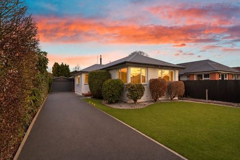 Photo of property in 136 Avonhead Road, Avonhead, Christchurch, 8042