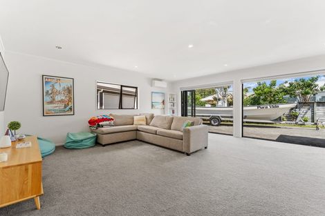 Photo of property in 8 Waimanu Place, Point Wells, 0986