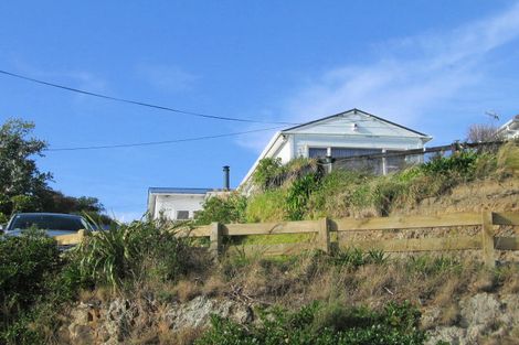 Photo of property in 110 Nevay Road, Karaka Bays, Wellington, 6022