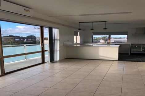 Photo of property in 3/762 Beach Road, Browns Bay, Auckland, 0630