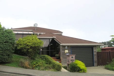 Photo of property in 10a Bayswater Place, Newlands, Wellington, 6037