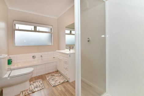 Photo of property in 10 Centreway Road, Orewa, 0931