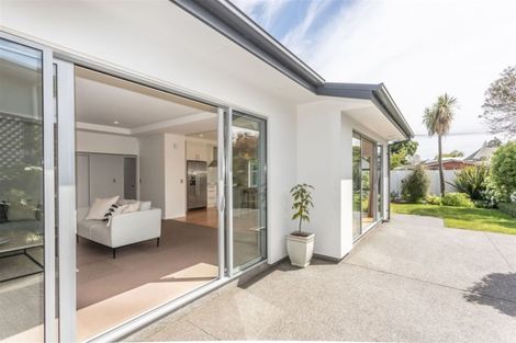 Photo of property in 14 Garreg Road, Fendalton, Christchurch, 8052