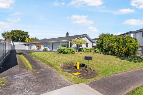 Photo of property in 16 Fielding Crescent, Farm Cove, Auckland, 2012
