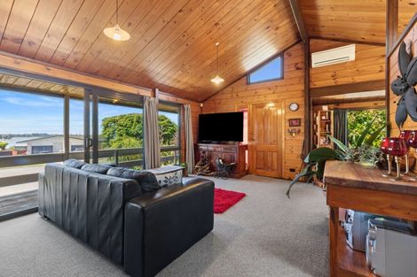 Photo of property in 38 Endeavour Avenue, Welcome Bay, Tauranga, 3112