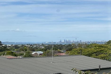 Photo of property in 2/16 Ebony Place, Massey, Auckland, 0614