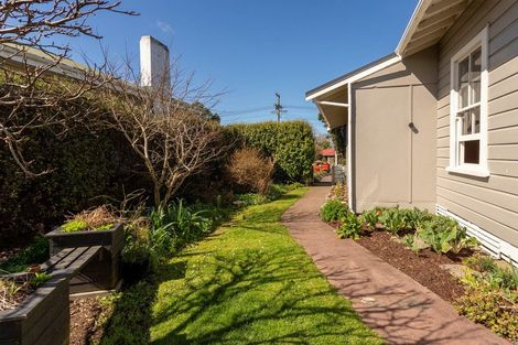 Photo of property in 69 Gladstone Street, Hawera, 4610