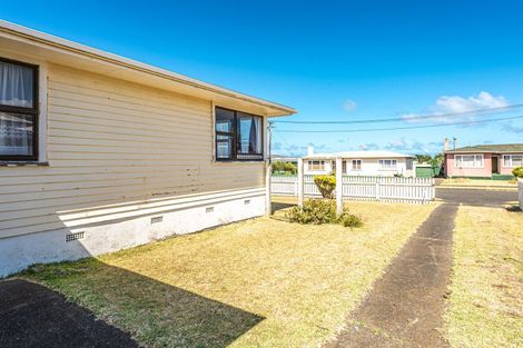 Photo of property in 6 Omori Place, Castlecliff, Whanganui, 4501