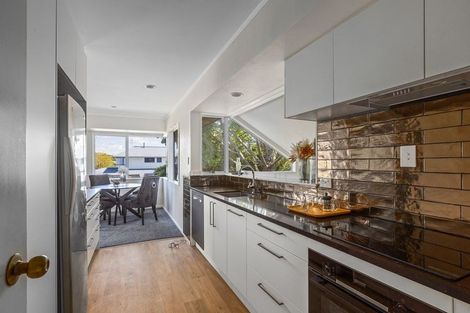 Photo of property in 2a Trafalgar Road, Milford, Auckland, 0620