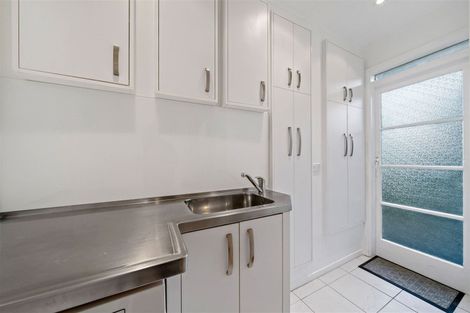 Photo of property in 17 Edgerton Road, Te Atatu Peninsula, Auckland, 0610