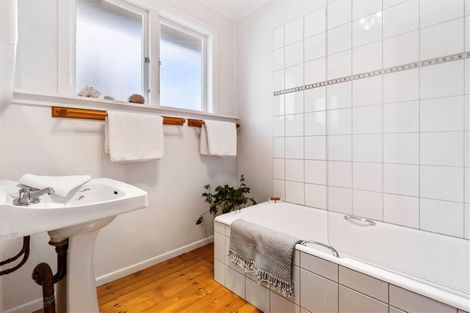 Photo of property in 48 Titoki Street, Te Atatu Peninsula, Auckland, 0610