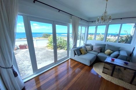 Photo of property in 336 The Esplanade, Island Bay, Wellington, 6023
