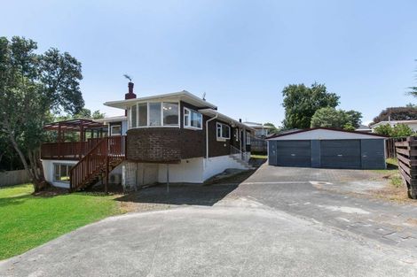 Photo of property in 34 La Rosa Street, Green Bay, Auckland, 0604