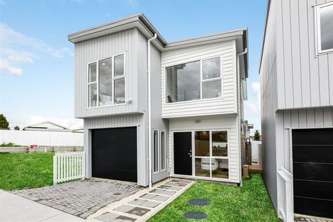 Photo of property in 3d Kingdale Road, Henderson, Auckland, 0610