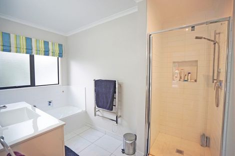 Photo of property in 26 Barlow Place, Chatswood, Auckland, 0626