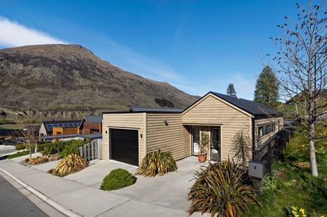 Photo of property in 2 Huxley Place, Lake Hayes, Queenstown, 9304