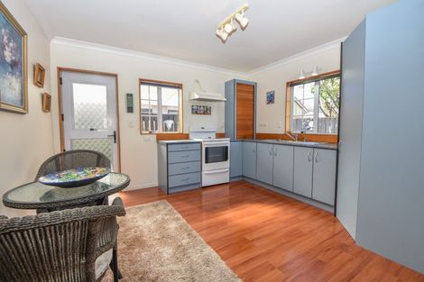 Photo of property in 72 Pembroke Street, Carterton, 5713