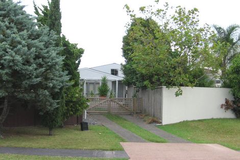 Photo of property in 1/61 Renoir Street, West Harbour, Auckland, 0618