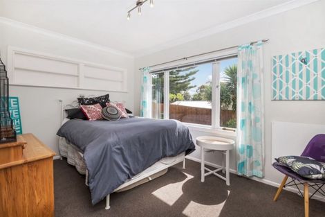 Photo of property in 11 Mayall Avenue, Beach Haven, Auckland, 0626