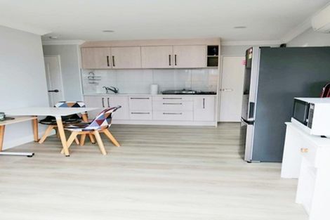 Photo of property in 2 Lagonda Rise, Oteha, Auckland, 0632