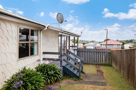 Photo of property in 21 Marne Grove, Waitangirua, Porirua, 5024