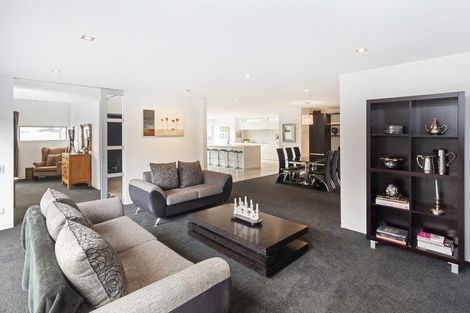 Photo of property in 107 Gardiners Road, Harewood, Christchurch, 8051