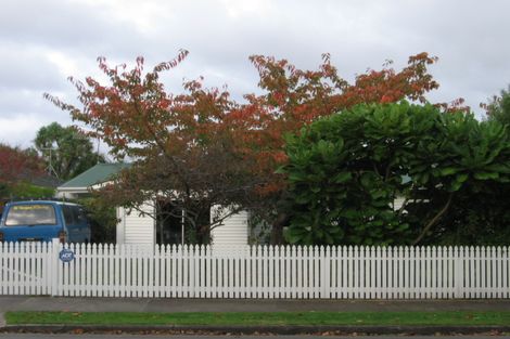 Photo of property in 19 Walton Avenue, Waikanae, 5036