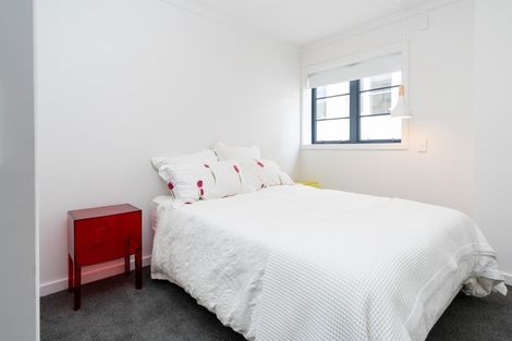 Photo of property in Westhaven Apartments, 2/127 Molesworth Street, Thorndon, Wellington, 6011