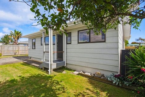 Photo of property in 4 Sharda Grove, Paraparaumu Beach, Paraparaumu, 5032