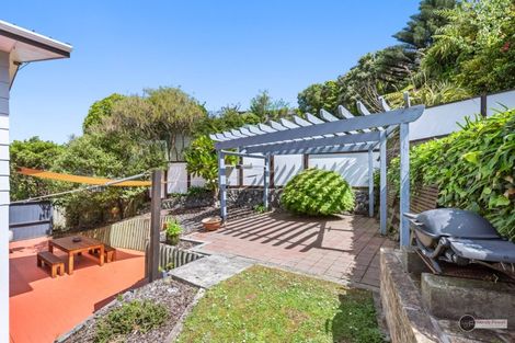 Photo of property in 74 Tirohanga Road, Tirohanga, Lower Hutt, 5010