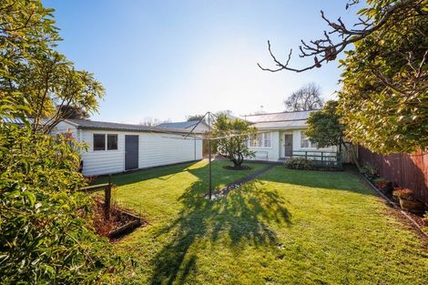 Photo of property in 18 Milverton Avenue, Hokowhitu, Palmerston North, 4410