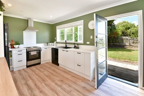 Photo of property in 25 Downer Street, Helensville, 0800