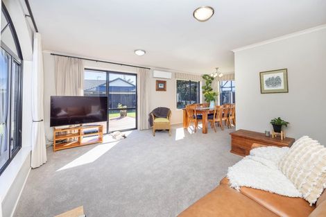 Photo of property in 31 Nielsen Gardens, Rototuna, Hamilton, 3210