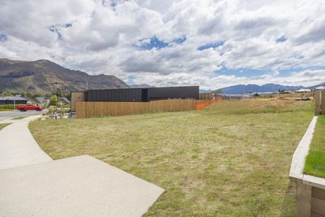 Photo of property in 70 Kirimoko Crescent, Wanaka, 9305