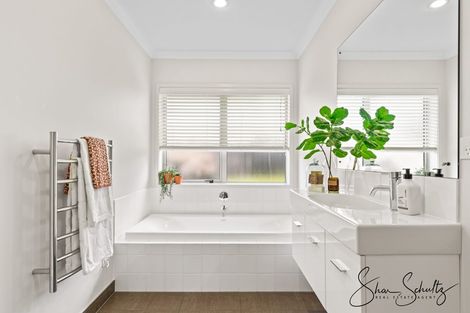 Photo of property in 18 Pahi Road, Paparoa, 0571